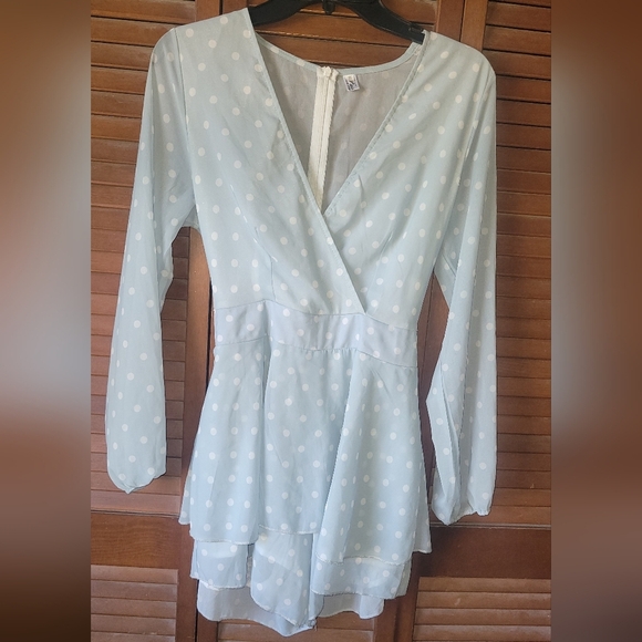 Classic Fashion Pastel Blue and White Polka Dot Long Sleeve Romper Size Small. - Picture 2 of 8